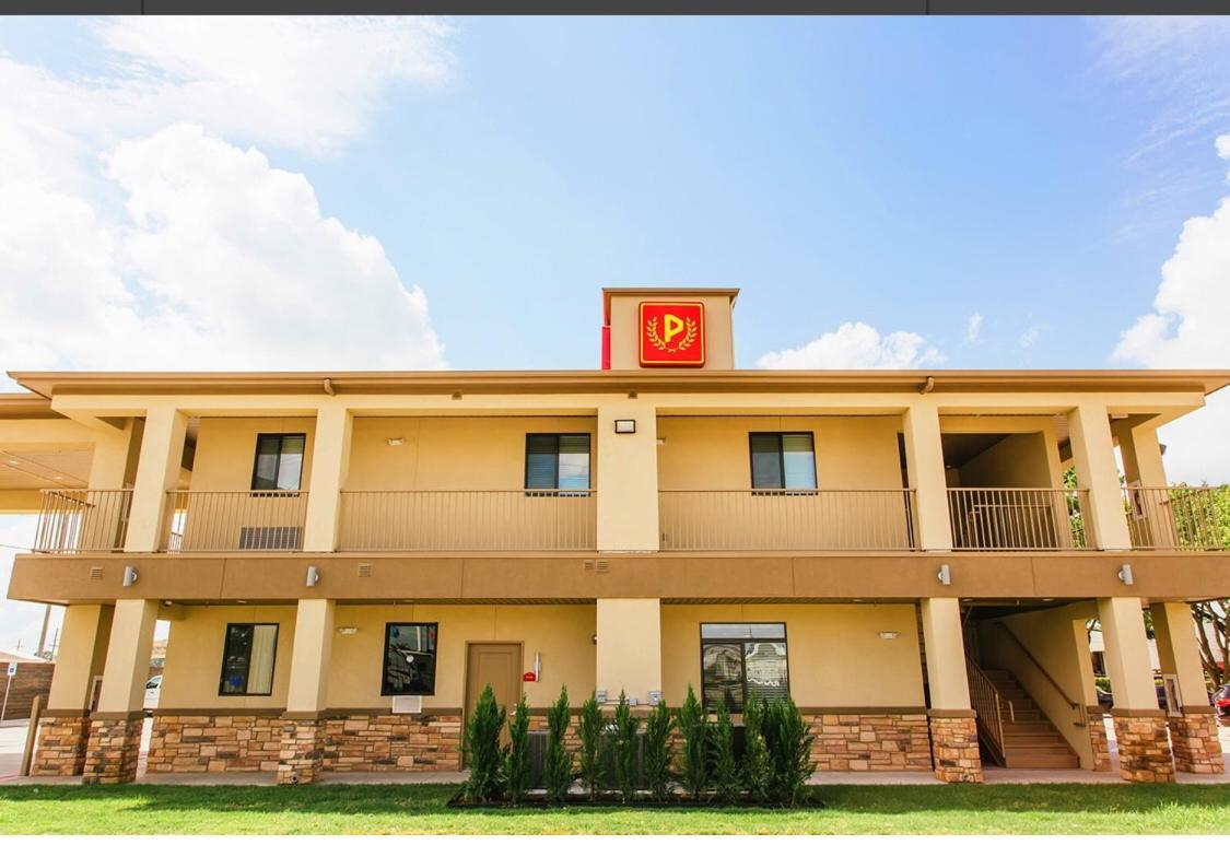 Palace Inn Conroe Exterior foto
